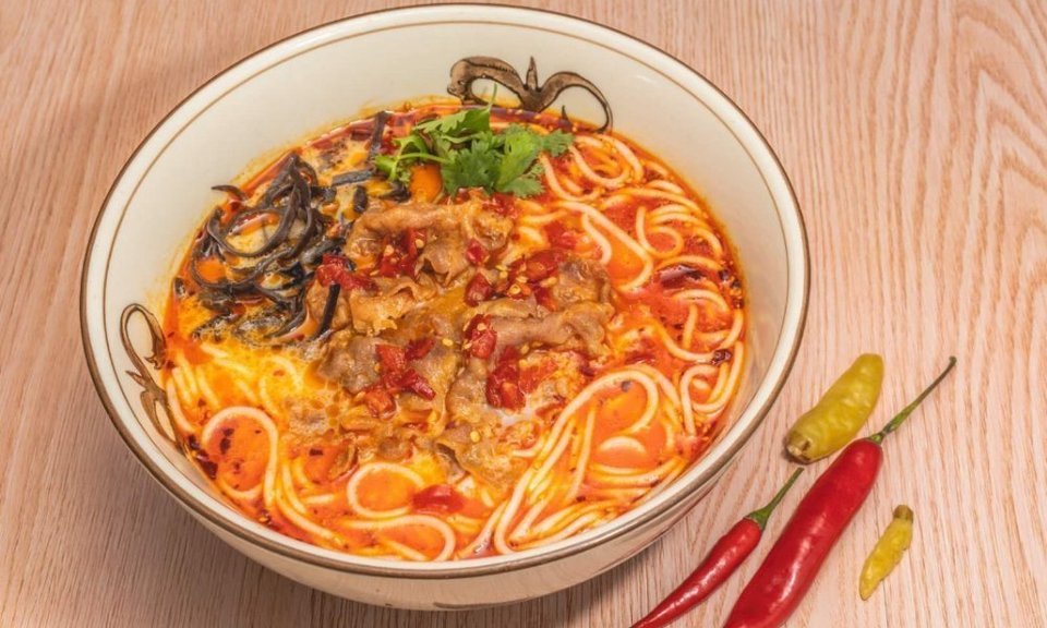 老坛酸菜肥牛米线推荐菜:云乡记过桥米线(百盛店)位于南昌市东湖区