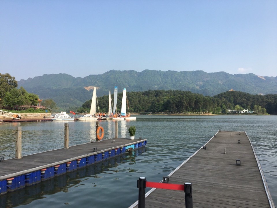 花样龙水湖景区