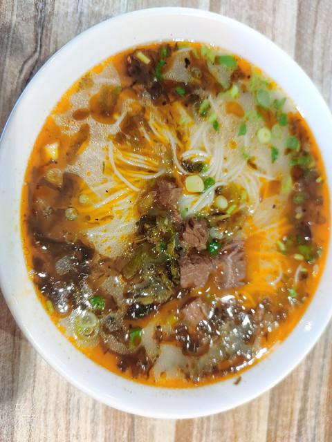 酸菜牛肉米线图片