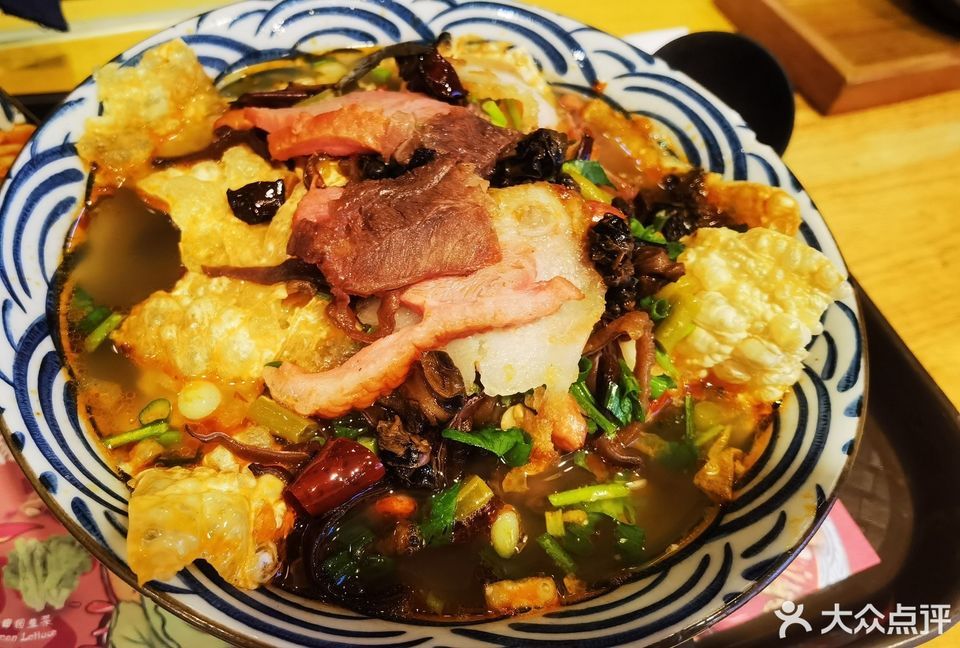 特色杂锦螺蛳粉图片