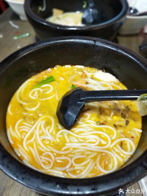 韩国泡菜肥牛米线图片