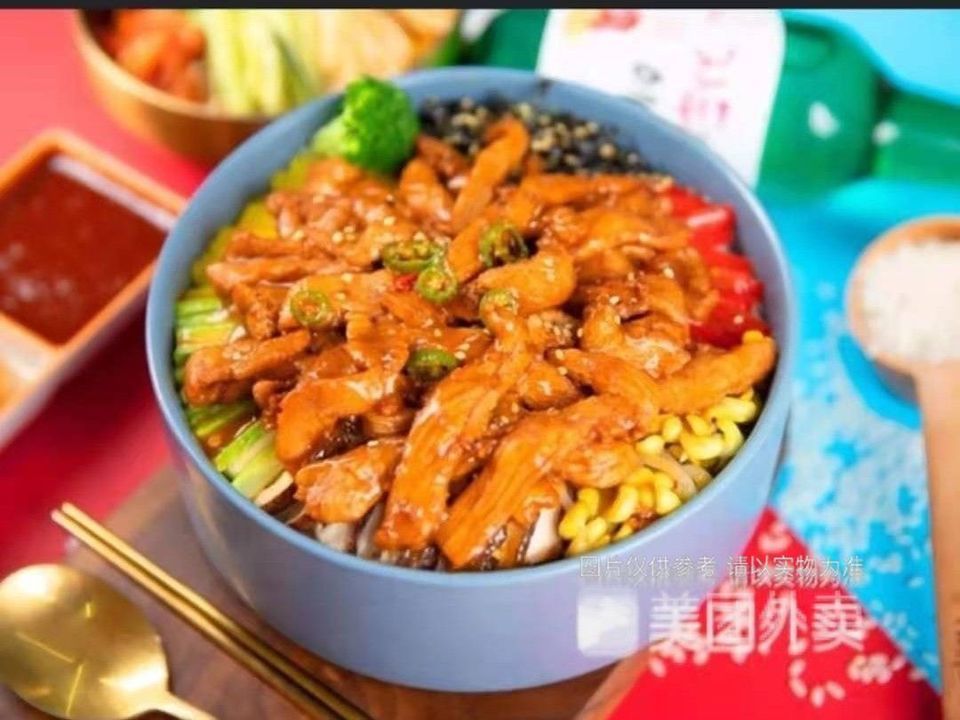 黑椒肉柳拌饭图片