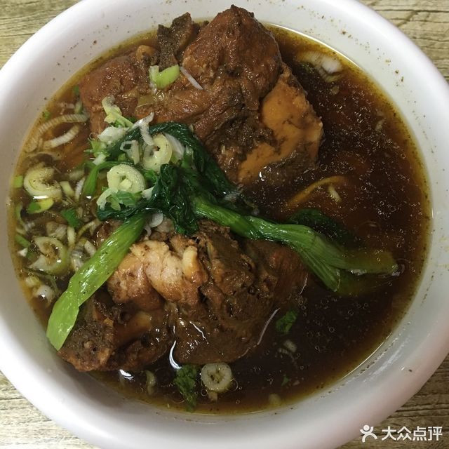 万事兴小吴家家大骨拉面