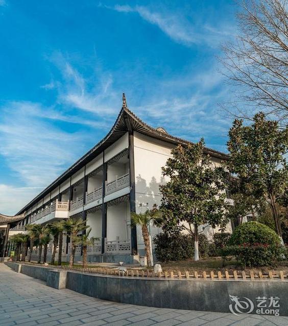昆仑雅居酒店(静泊山庄)