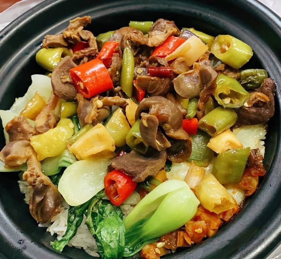 鸡杂煲仔饭图片