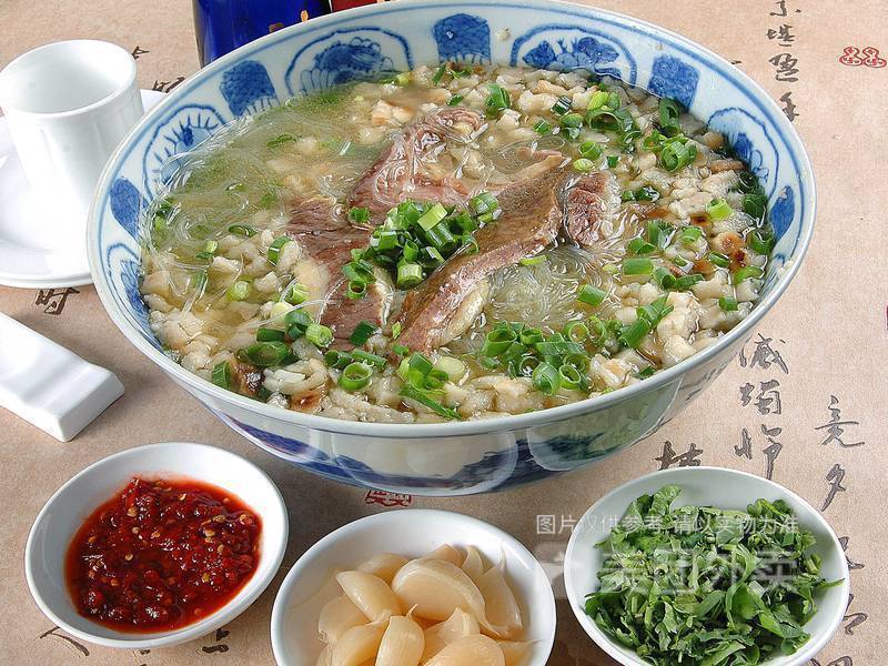 木耳炒肉盖浇面葱爆牛肉盖浇面推荐菜:兰州拉面位于宁德市霞浦县永安