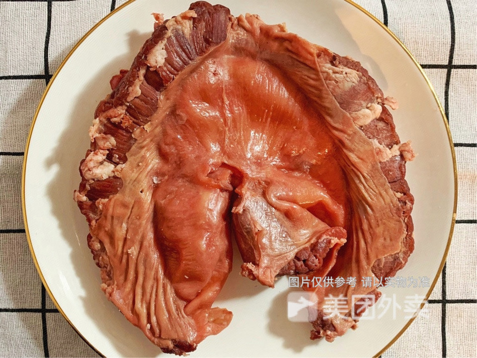 猪蹄推荐菜:三毛卤肉位于许昌市魏都区西大街韩尚纸上烧烤旁