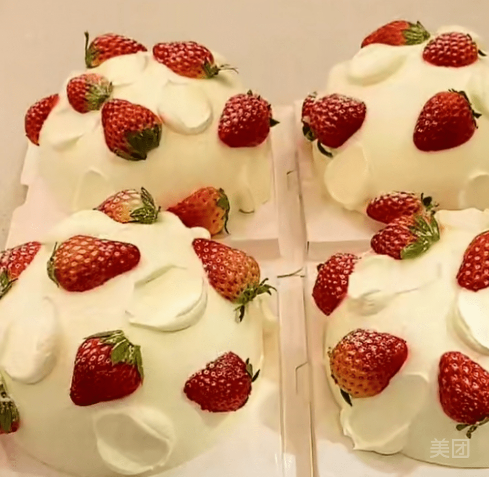 动物奶油网红草莓蛋糕图片