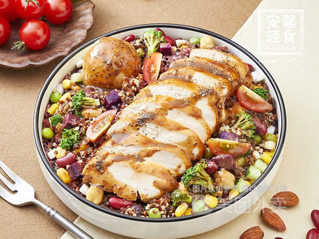 黑椒鸡扒谷物饭图片