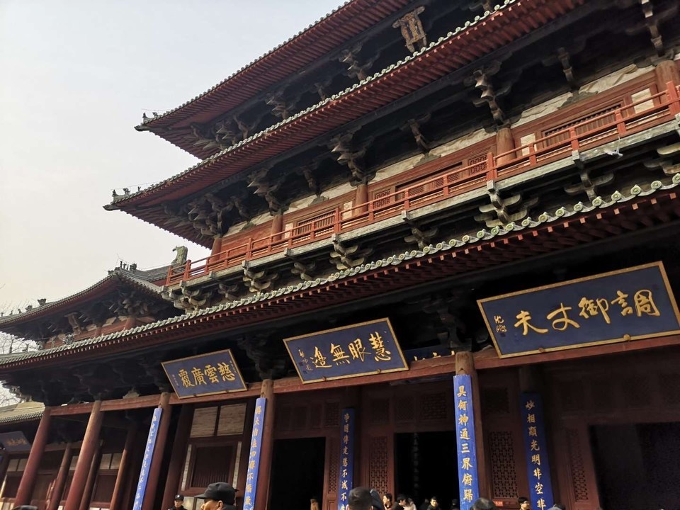 隆兴寺位于石家庄市正定县中山东路109号