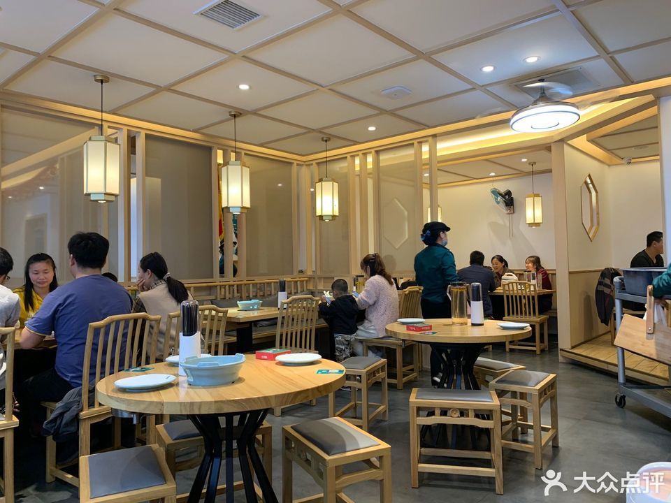 阿姆源(家具城店)位于赣州市南康区迎宾中大道55号 标签:餐饮快餐餐馆