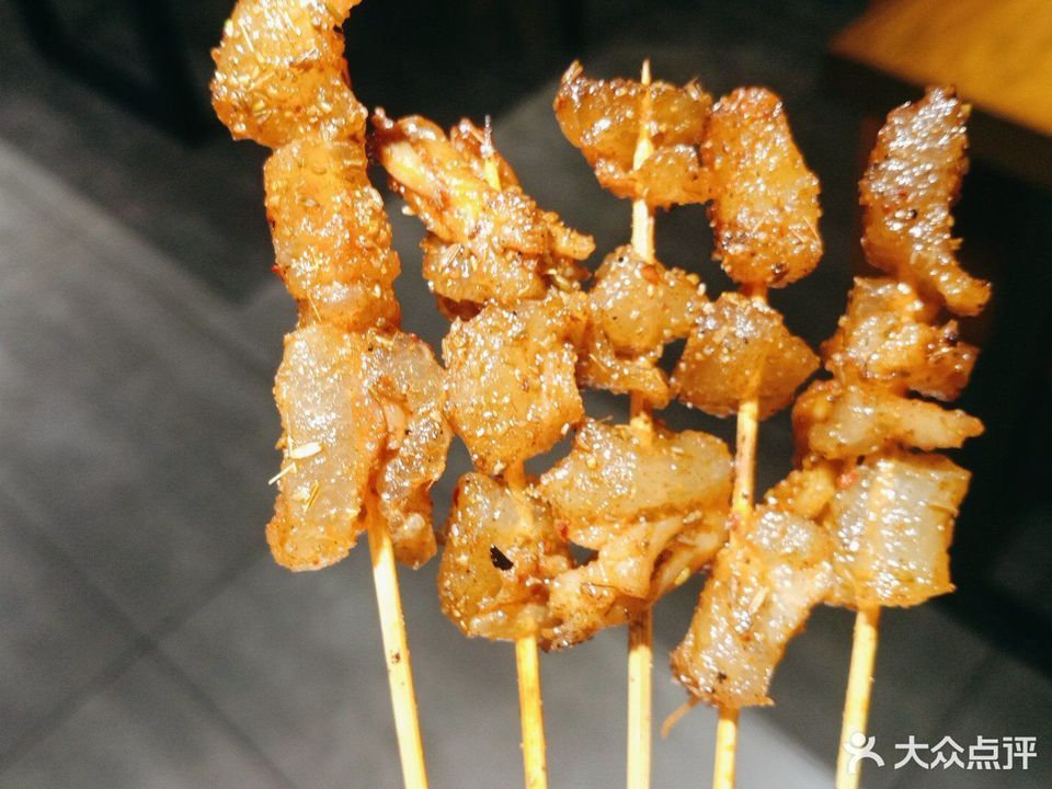 涮牛肚爱上豆腐皮原生态关中黑猪肉推荐菜:小杨烤肉(西荷店)位于西安