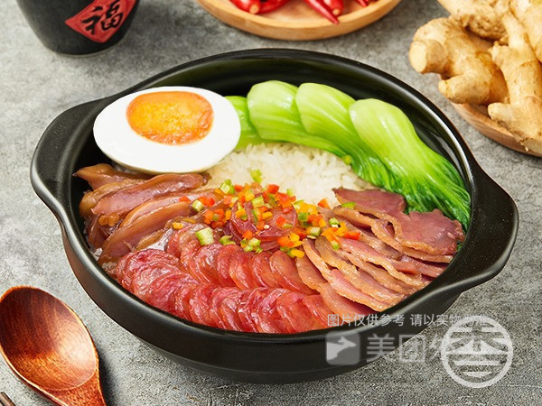 广式腊味三宝煲仔饭图片