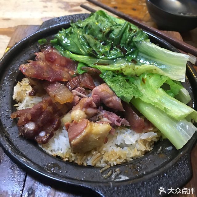 牛肉排骨煲仔饭推荐菜:创记煲仔世家(五祖路分店)位于韶关市武江区