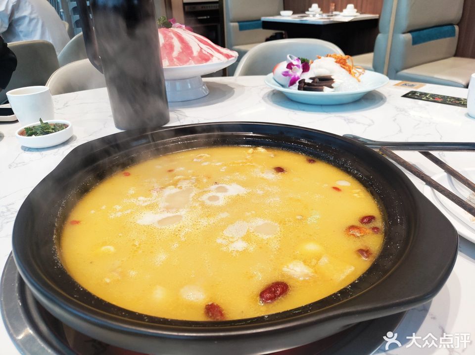 顺德公猪肚鸡(斗门大信店)位于珠海市斗门区井岸(渡江路北)大信新都汇