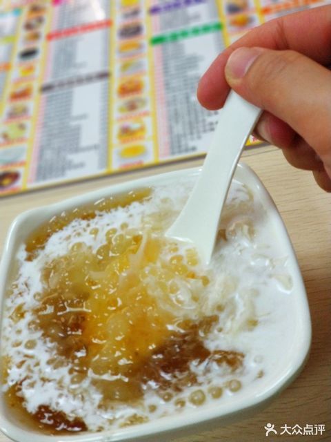 椰汁桃胶西米露图片