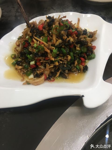 田螺炒河蚌肉图片