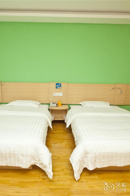 7天连锁酒店(费县建设路东方购物广场店)