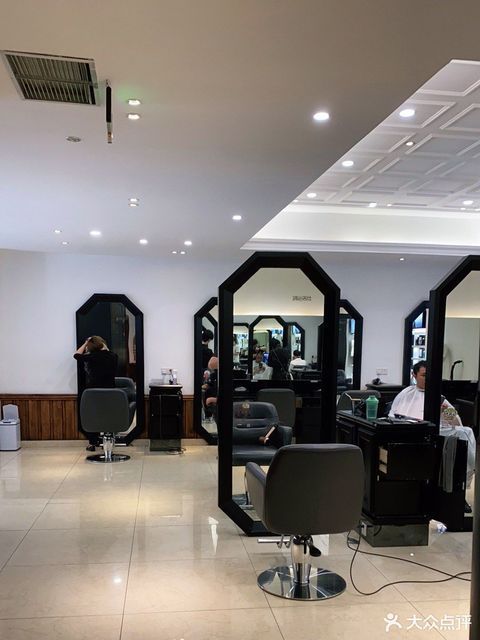 锦尚名仕专业美发(麓山店)