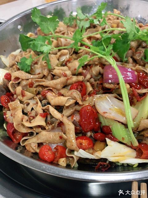 泡椒鸡杂套饭 黔江鸡杂 分类:中餐;餐馆;餐饮;黔菜;干锅/香锅 电话