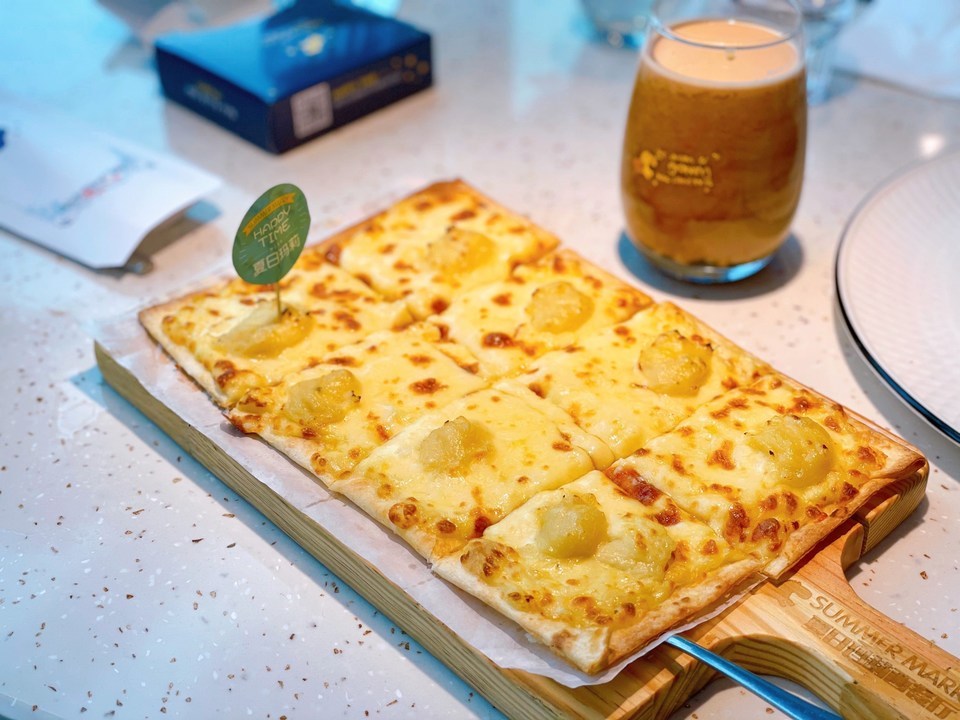 招牌榴莲薄脆披萨图片