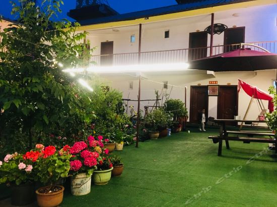 伊犁哈萨克自治州 住宿服务 客栈民宿 > 那拉提润丰假日酒店