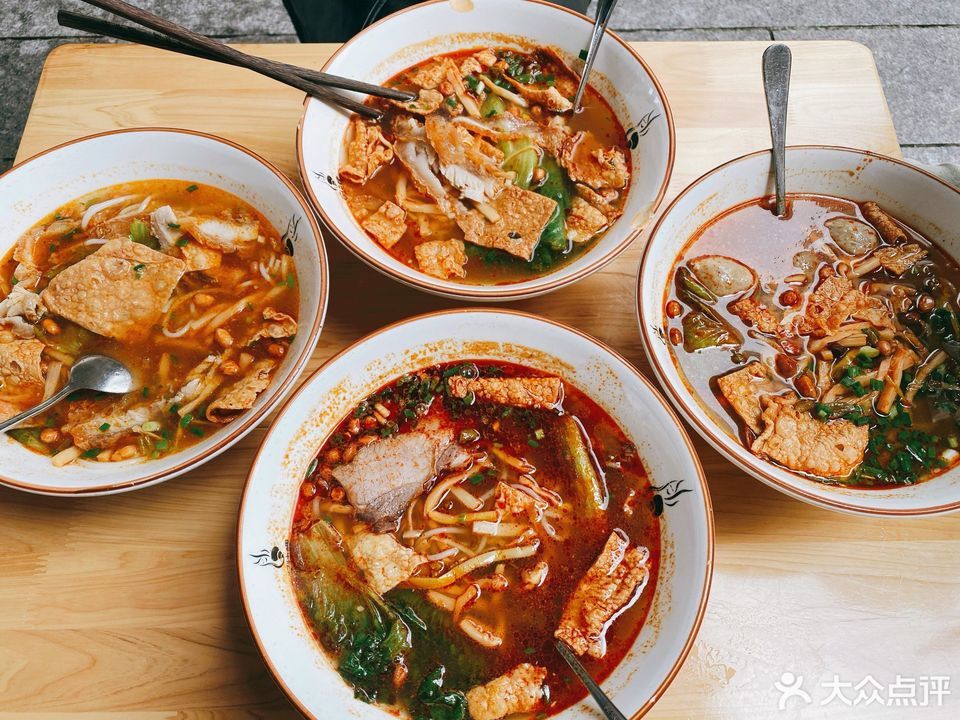 锅烧脆皮螺蛳粉图片