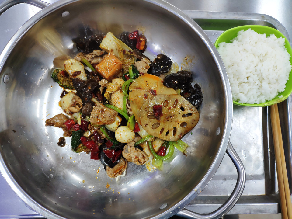 西北政法大学南校区食堂一楼
