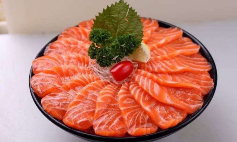 进口挪威冰鲜三文鱼刺身图片
