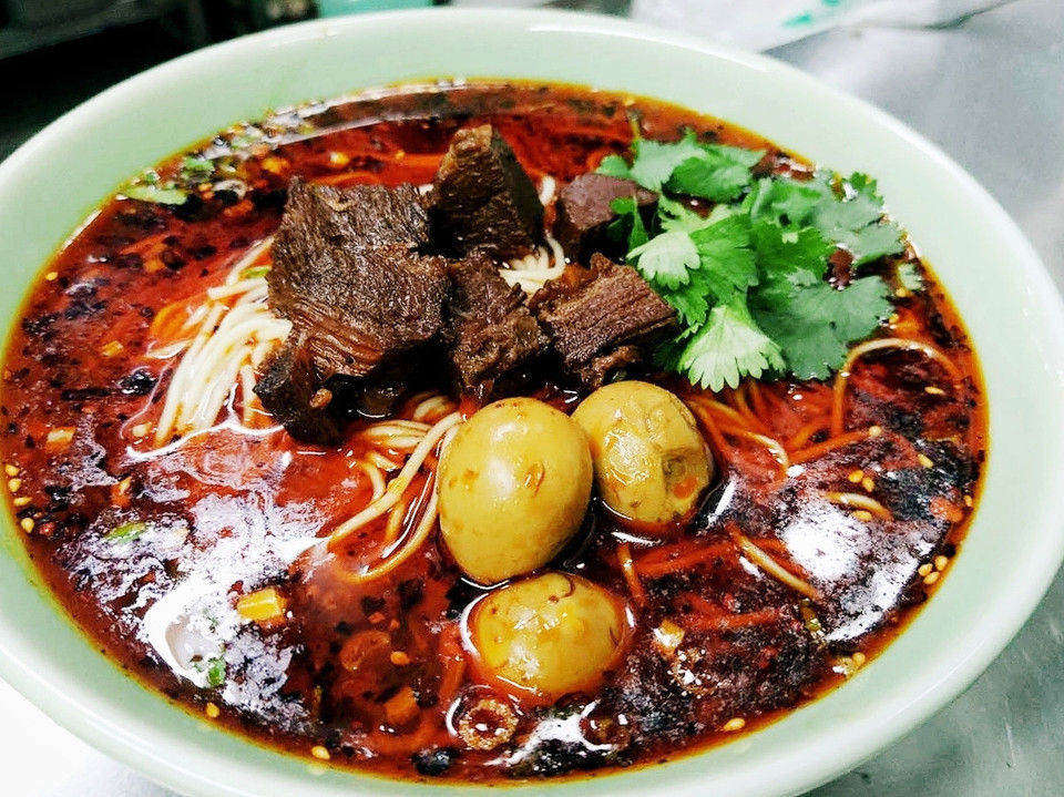 推荐菜:重庆牛大碗位于德阳市旌阳区快乐迪纯k西