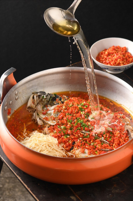 推荐菜:湘江春(北滨路店)位于重庆市江北区北滨一路鎏嘉码头商业街a区