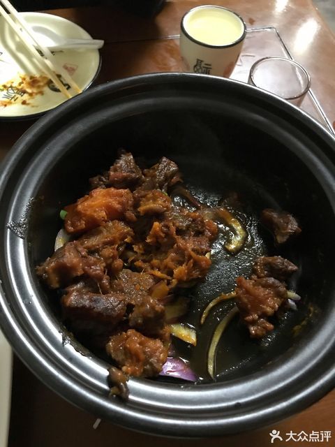 推荐菜:刘记菜馆(安顺胡同)位于保定市莲池区南路与西街交汇处附近南