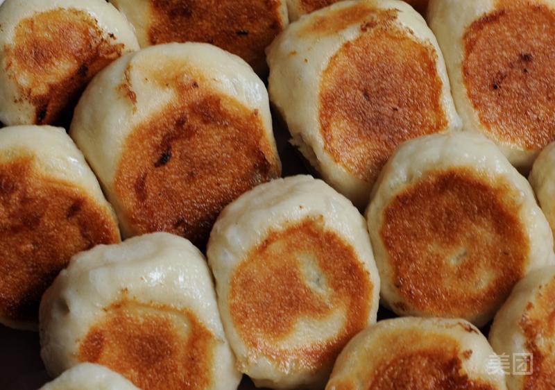 推荐菜:罗家牛肉水煎包位于商丘市梁园区金银路与合欢路交叉路口北20