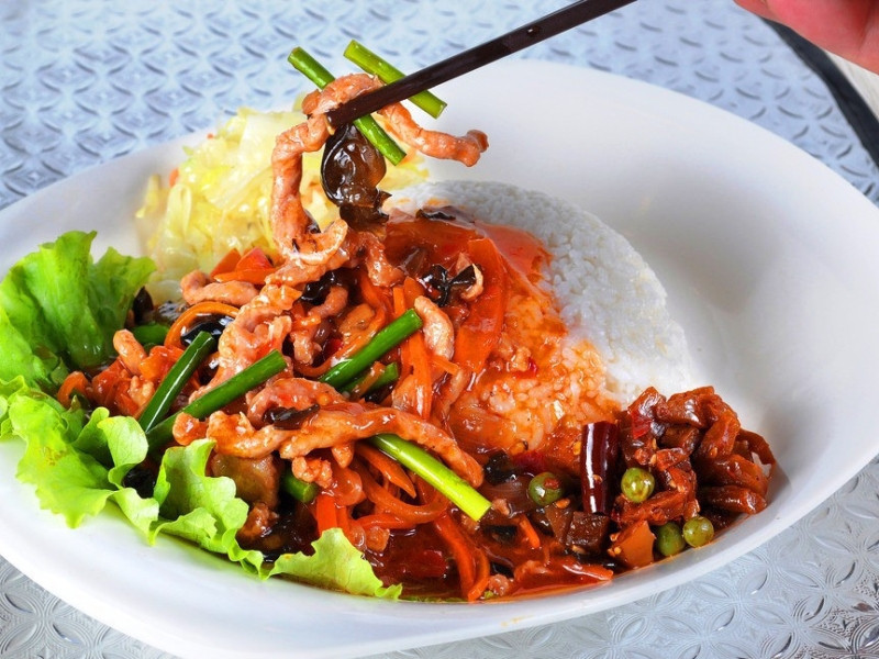 鱼香肉丝盖饭图片