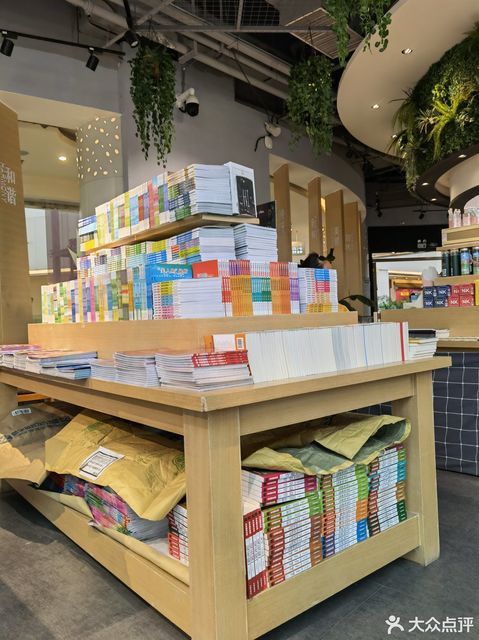 大通湖街永辉超市商场5楼 标签:书店购物书店音像专营店零售新华书店