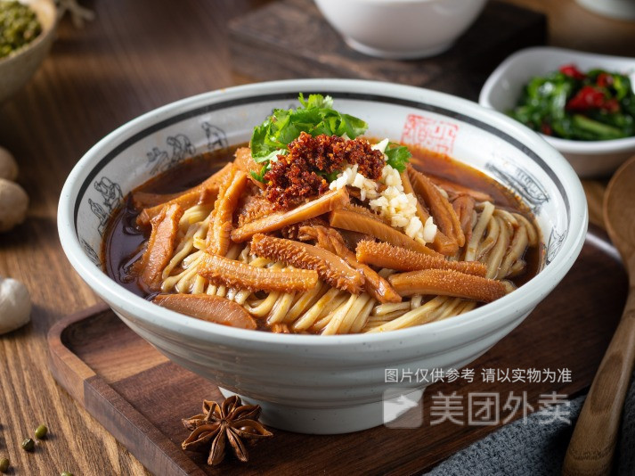 红烧牛肚面图片