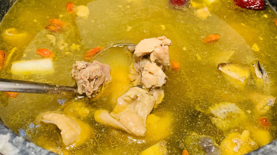 石锅豆花鸡图片