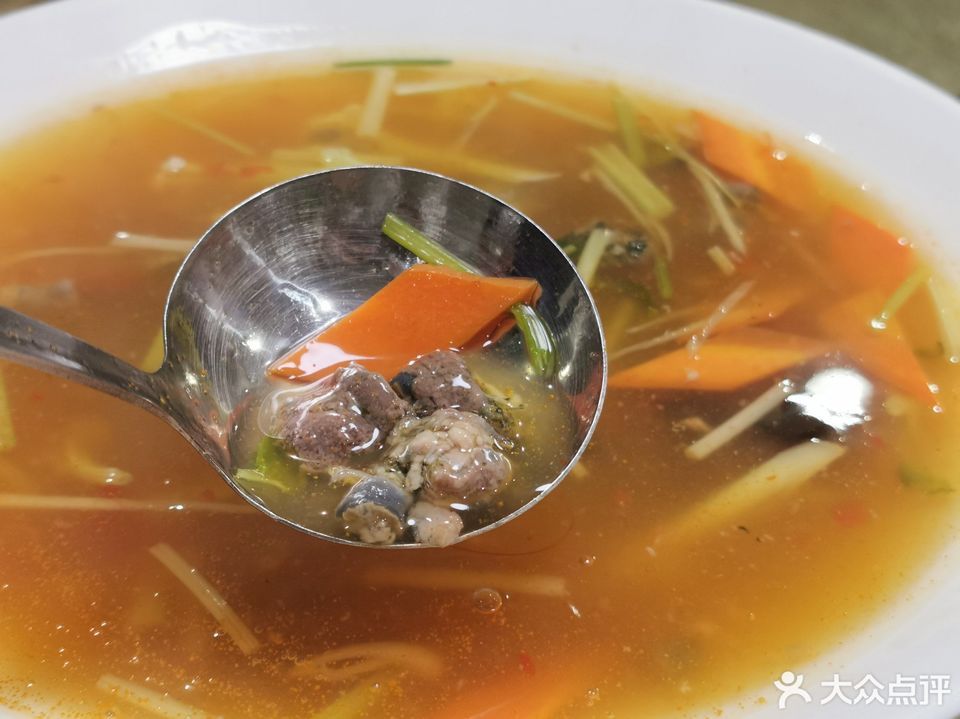 金海湾海鲜楼(长溪路店)位于宁德市霞浦县福宁大道与玉山路交汇处附近