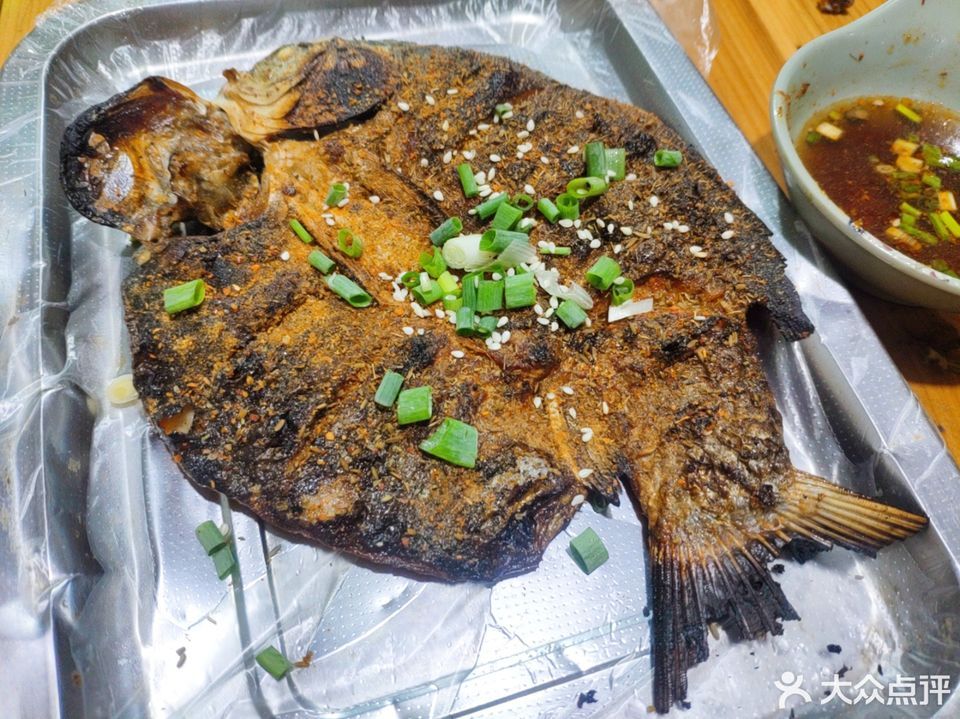烤鲫鱼图片