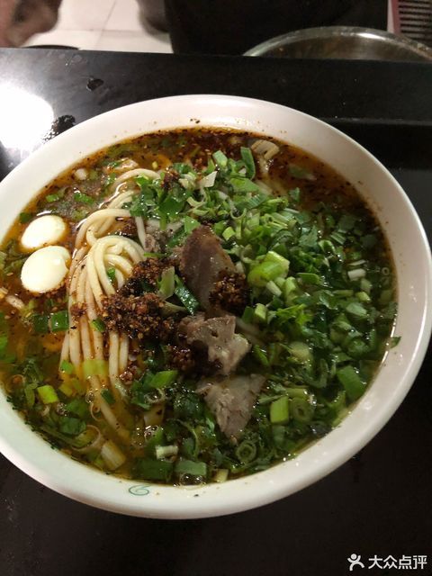 推荐菜:金面朗滋补饸饹面位于石家庄市正定县一中东100米(华安东路北)