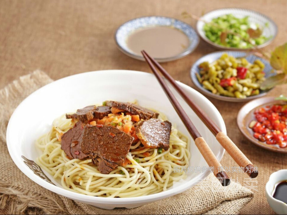 红油牛肉热干粉图片