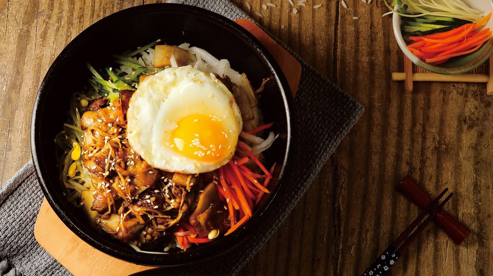 五花肉石锅拌饭图片