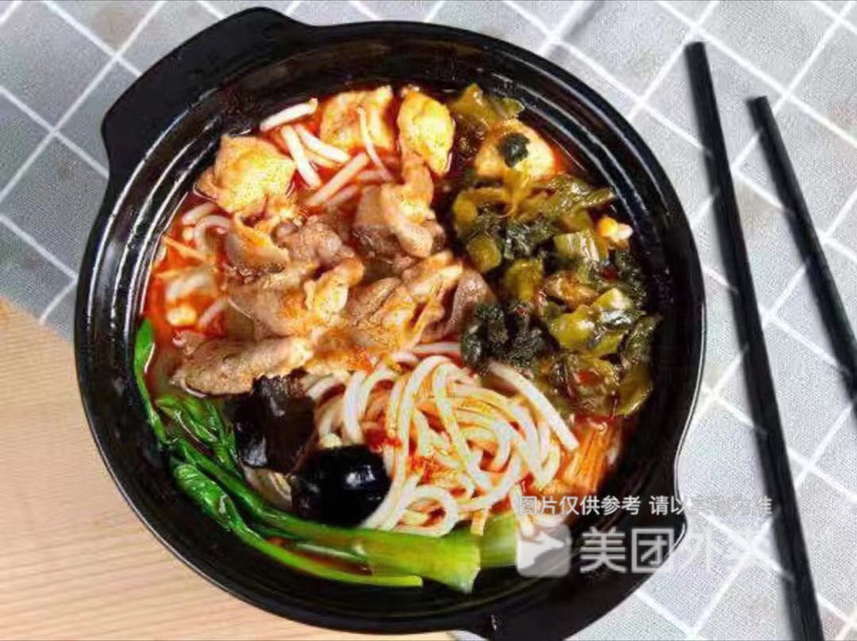 酸菜肥牛米线图片