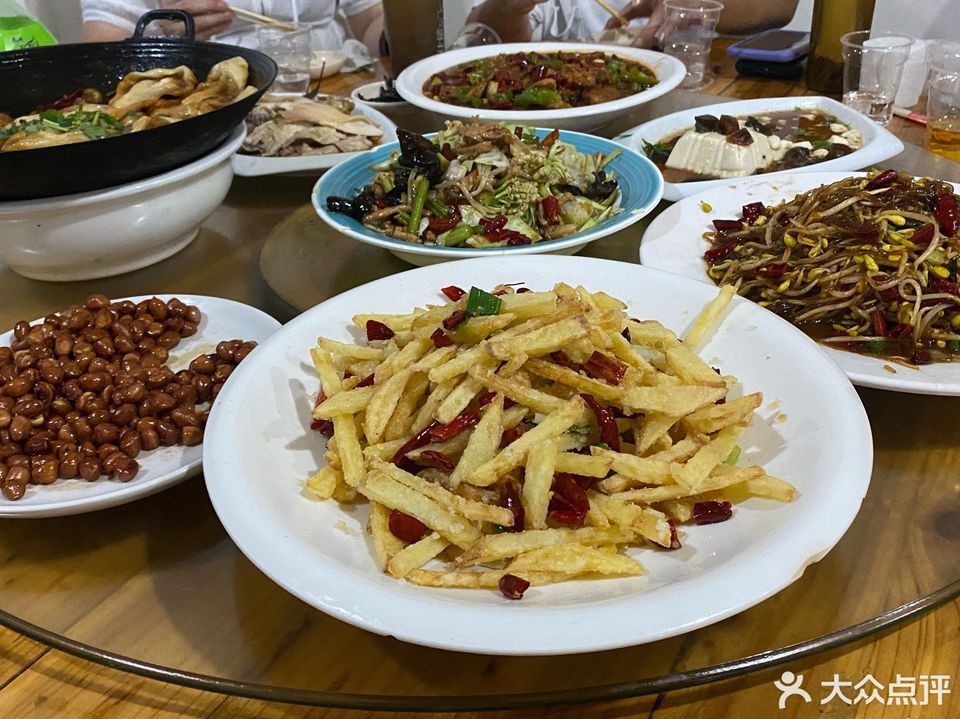 鸡丝面大排档位于徐州市下淀路10号 标签:餐馆中餐餐饮小吃大排档小吃