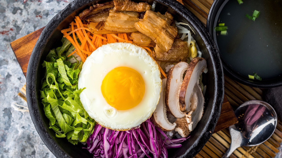 石锅五花肉拌饭图片