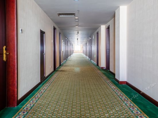 威海市 住宿服务 酒店 > 威海荣成博霞山庄(西霞口神雕山动物园成山头