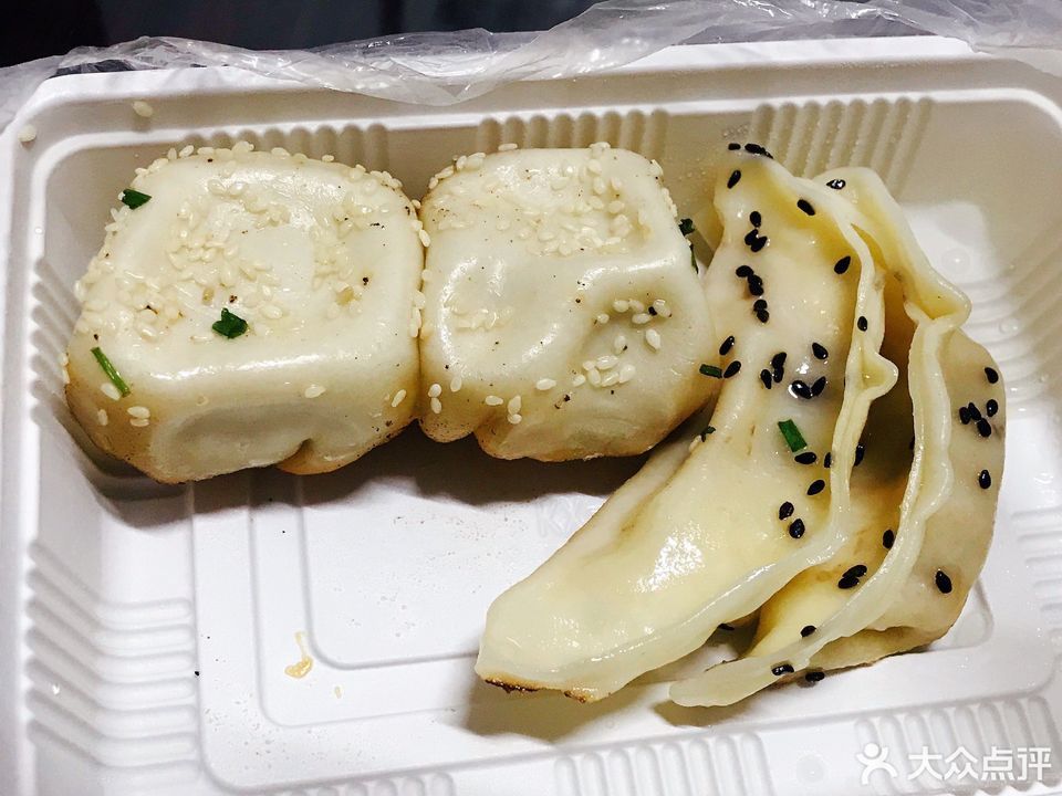 推荐菜:吴江路生煎(临平北路店)位于上海市虹口区临平北路(近天宝路)