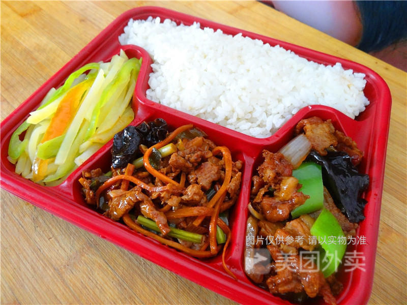 推荐菜:万客来自助式快餐位于丽水市莲都区岩泉街道宇雷北路144-146号