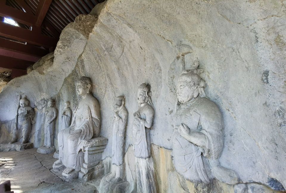 雷峰塔对面的寺庙