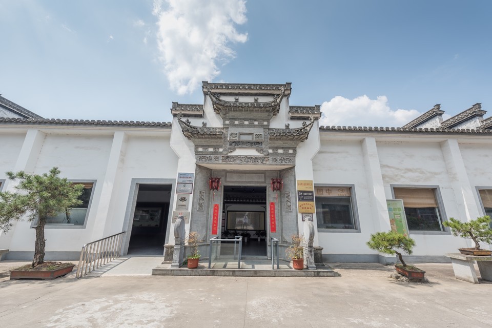                  劳模徽菜文化园